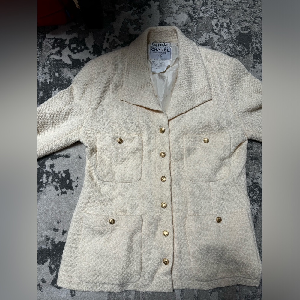 AUTHENTIC VINTAGE CHANEL JACKET  buttons aren’t the original kind from chanel